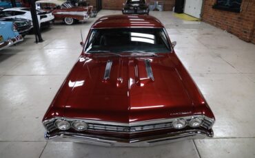 Chevrolet-Chevelle-1967-Burgundy-Metallic-Black-7