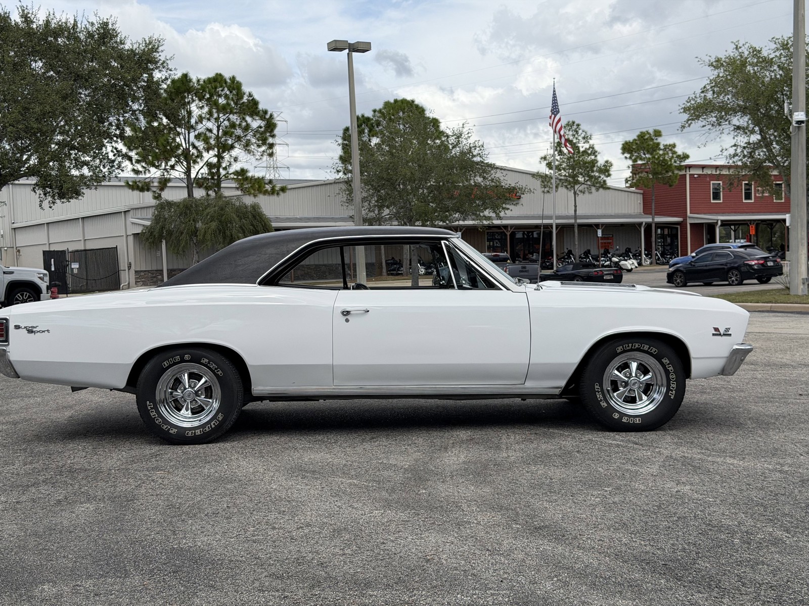 Chevrolet-Chevelle-1967-COUPE-12