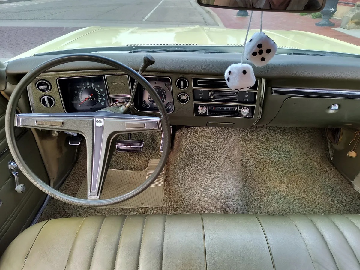 Chevrolet-Chevelle-1968-Butternut-Yellow-Gold-7