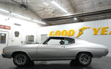 Chevrolet-Chevelle-1972-Cortez-Silver-Black-1
