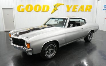 Chevrolet-Chevelle-1972-Cortez-Silver-Black-10
