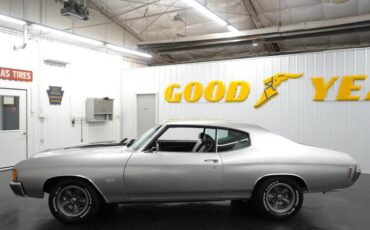 Chevrolet-Chevelle-1972-Cortez-Silver-Black-12