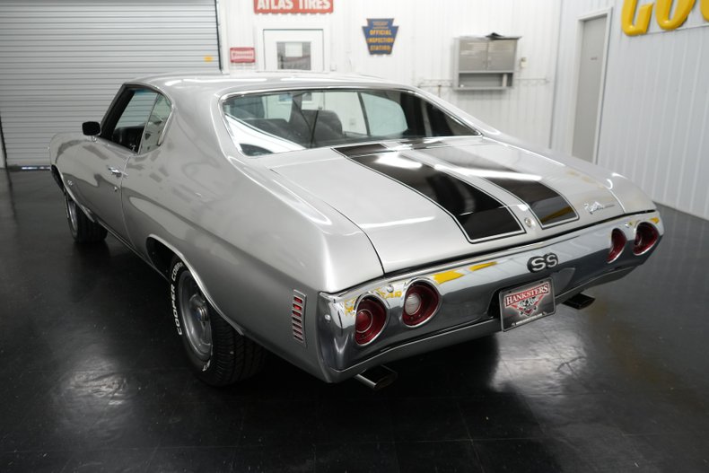 Chevrolet-Chevelle-1972-Cortez-Silver-Black-13