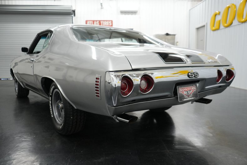 Chevrolet-Chevelle-1972-Cortez-Silver-Black-14
