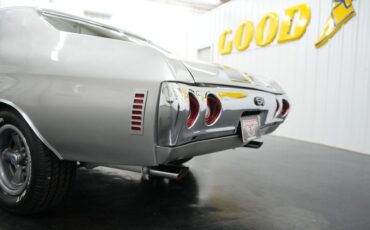 Chevrolet-Chevelle-1972-Cortez-Silver-Black-15