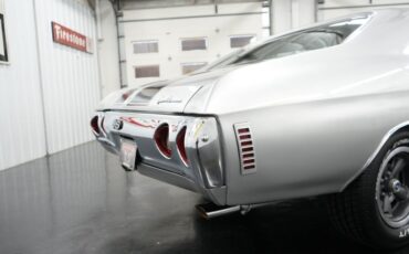 Chevrolet-Chevelle-1972-Cortez-Silver-Black-18