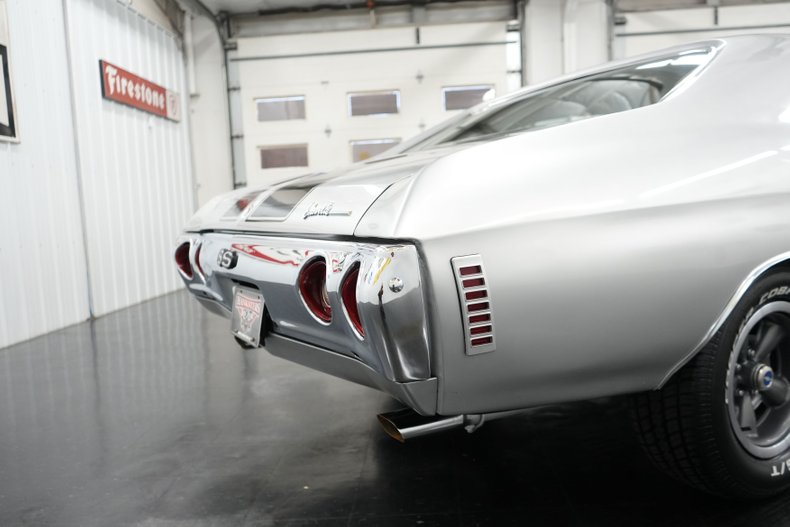 Chevrolet-Chevelle-1972-Cortez-Silver-Black-18