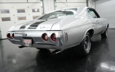 Chevrolet-Chevelle-1972-Cortez-Silver-Black-21