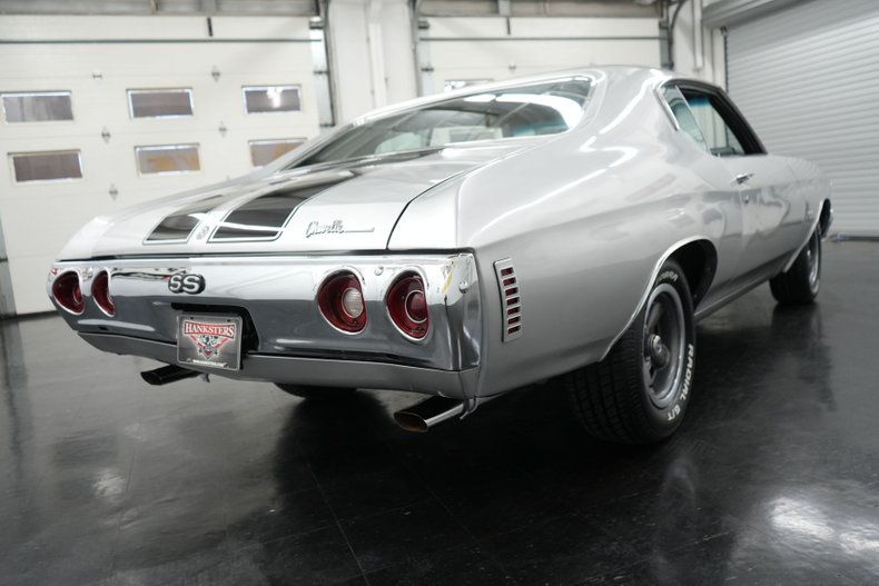 Chevrolet-Chevelle-1972-Cortez-Silver-Black-21