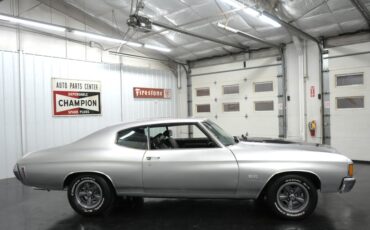 Chevrolet-Chevelle-1972-Cortez-Silver-Black-22