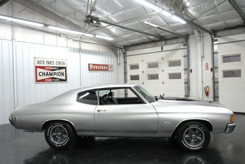 Chevrolet-Chevelle-1972-Cortez-Silver-Black-22