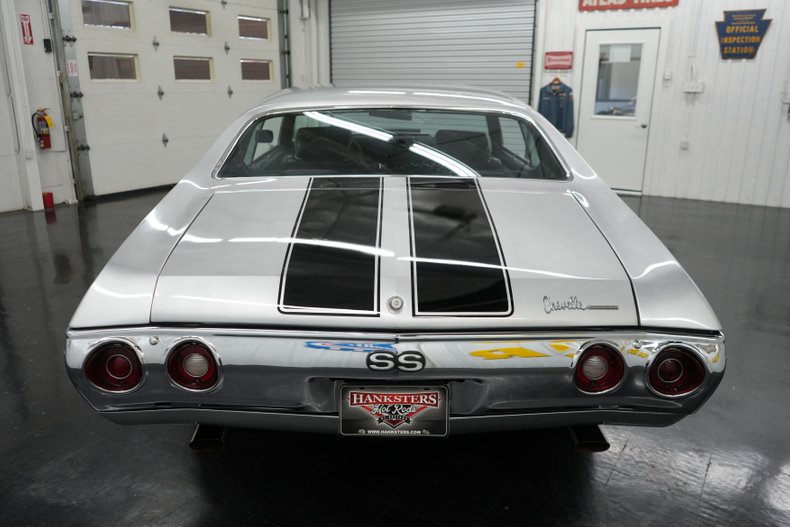 Chevrolet-Chevelle-1972-Cortez-Silver-Black-23