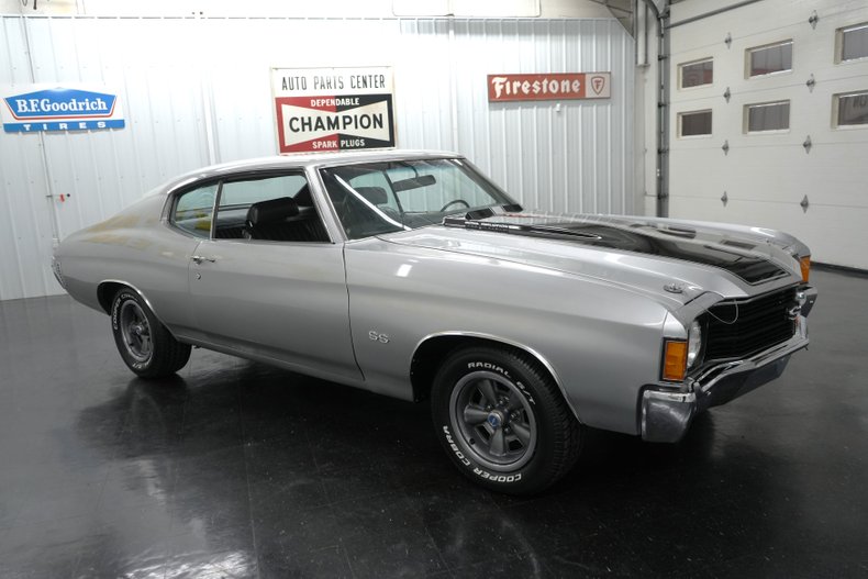 Chevrolet-Chevelle-1972-Cortez-Silver-Black-25