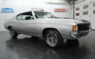 Chevrolet-Chevelle-1972-Cortez-Silver-Black-26