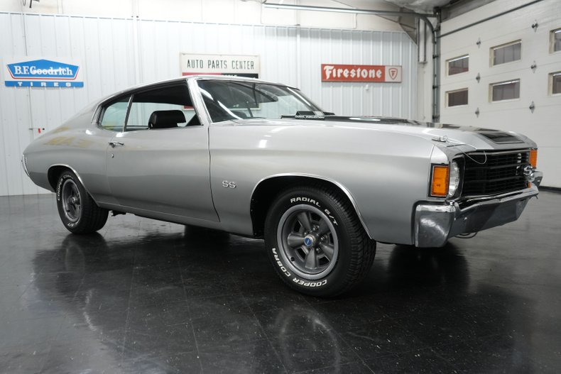 Chevrolet-Chevelle-1972-Cortez-Silver-Black-26