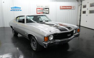 Chevrolet-Chevelle-1972-Cortez-Silver-Black-27
