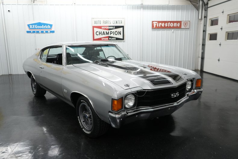 Chevrolet-Chevelle-1972-Cortez-Silver-Black-27