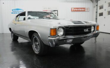 Chevrolet-Chevelle-1972-Cortez-Silver-Black-28