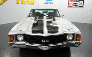 Chevrolet-Chevelle-1972-Cortez-Silver-Black-32