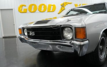 Chevrolet-Chevelle-1972-Cortez-Silver-Black-34