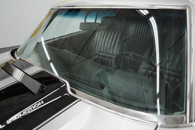 Chevrolet-Chevelle-1972-Cortez-Silver-Black-35