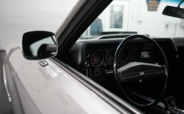 Chevrolet-Chevelle-1972-Cortez-Silver-Black-36