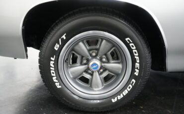 Chevrolet-Chevelle-1972-Cortez-Silver-Black-37