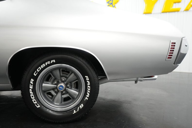 Chevrolet-Chevelle-1972-Cortez-Silver-Black-38