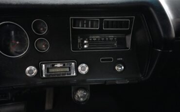 Chevrolet-Chevelle-1972-Cortez-Silver-Black-4