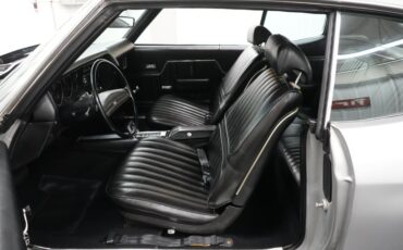 Chevrolet-Chevelle-1972-Cortez-Silver-Black-41