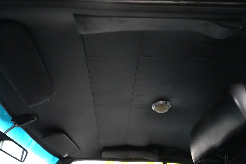 Chevrolet-Chevelle-1972-Cortez-Silver-Black-44