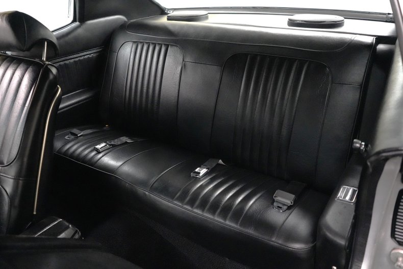 Chevrolet-Chevelle-1972-Cortez-Silver-Black-5