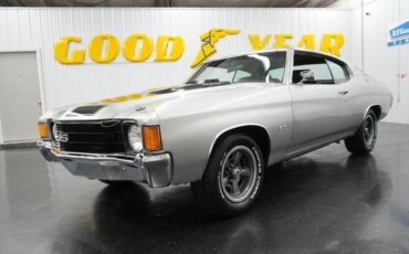 Chevrolet-Chevelle-1972-Cortez-Silver-Black-9