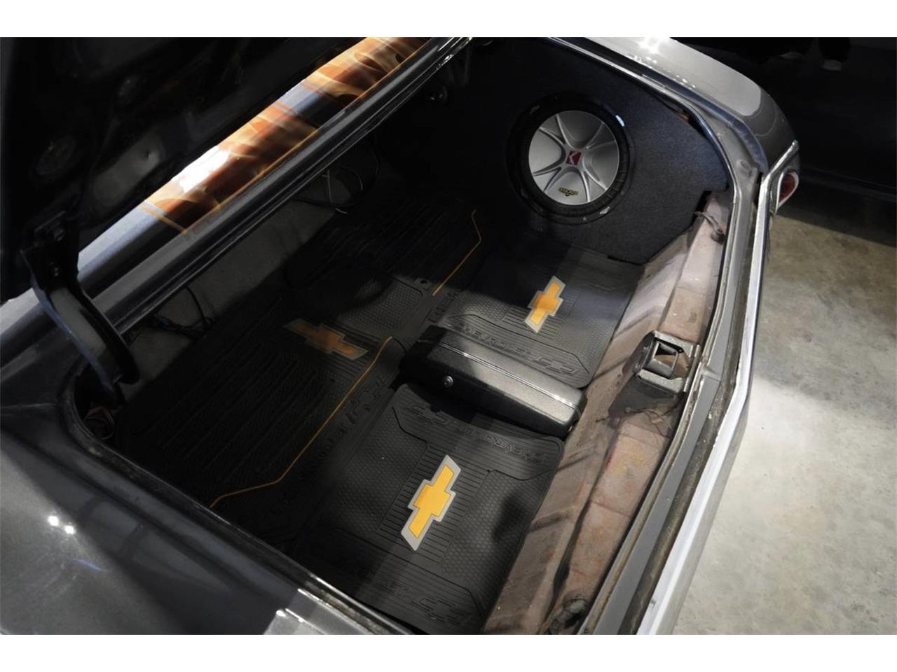 Chevrolet-Chevelle-1972-gray-black-16