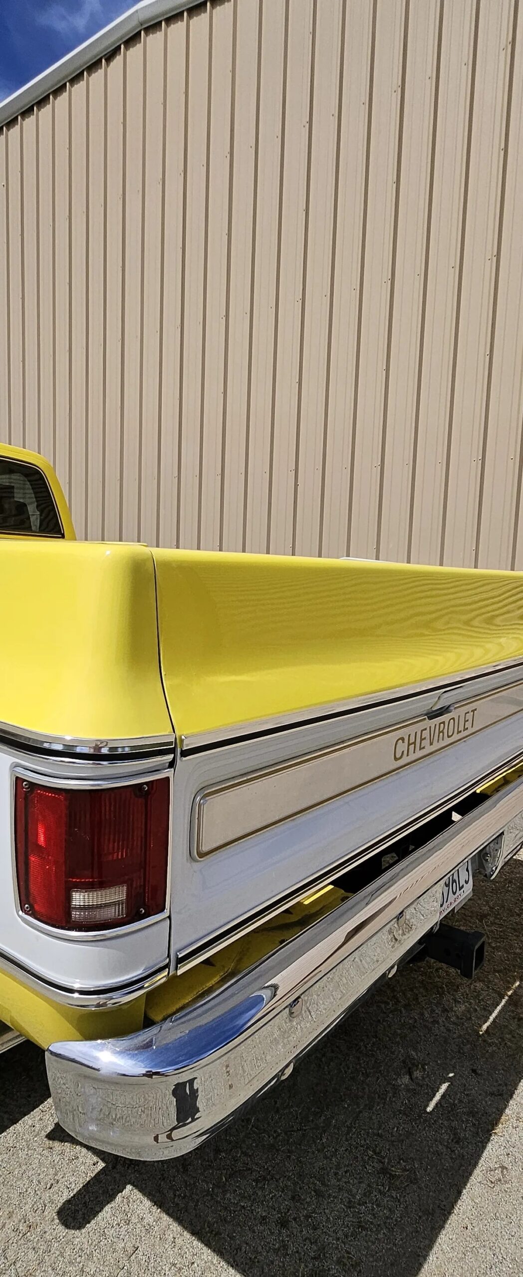 Chevrolet-Cheyenne-1976-Yellow-Brown-1