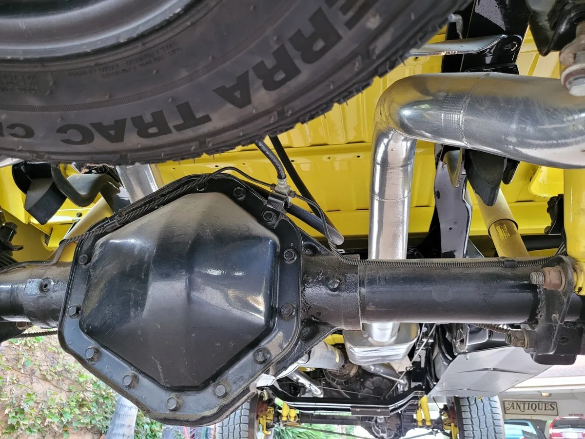 Chevrolet-Cheyenne-1976-Yellow-Brown-11