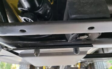 Chevrolet-Cheyenne-1976-Yellow-Brown-12