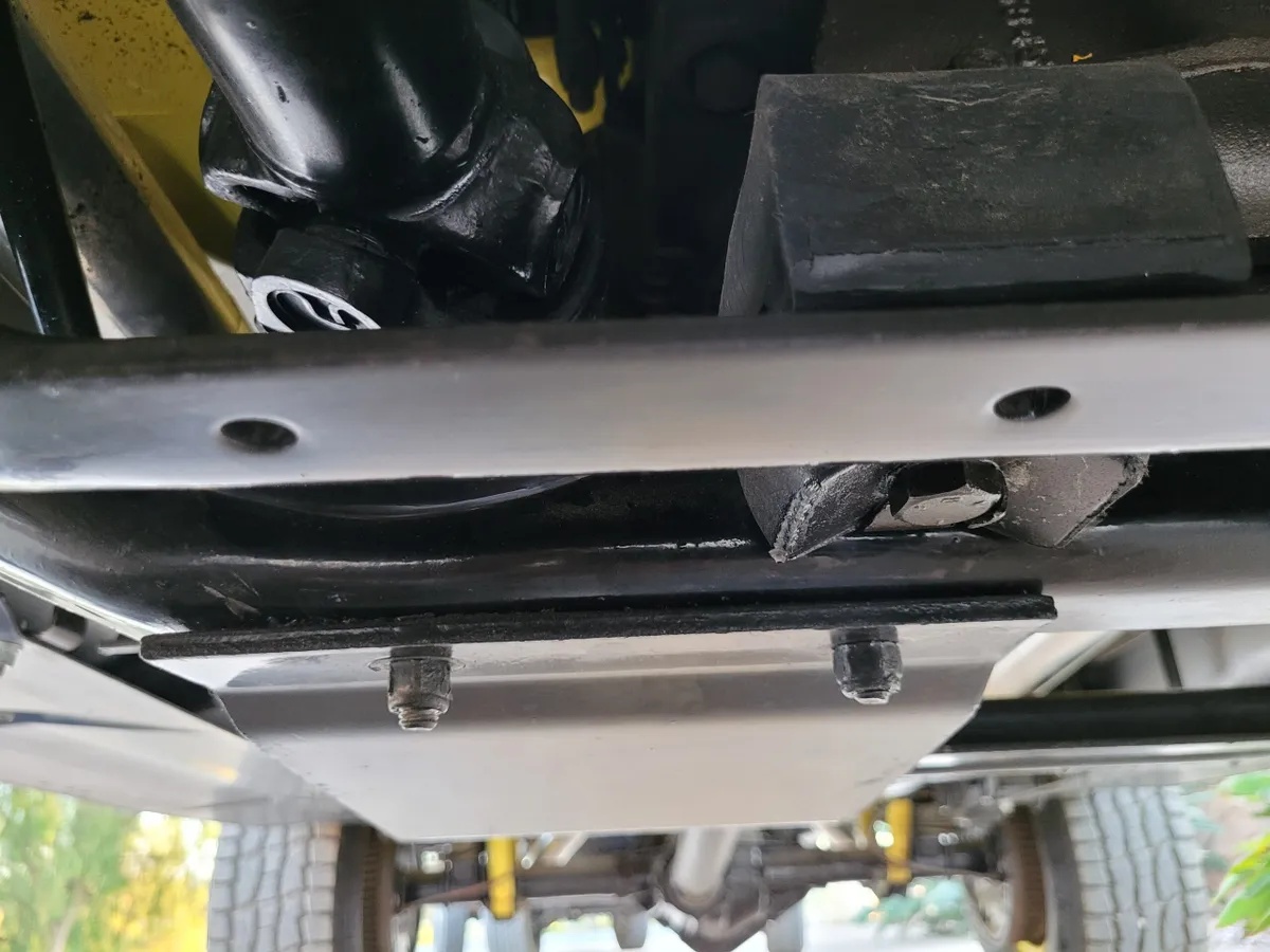 Chevrolet-Cheyenne-1976-Yellow-Brown-12