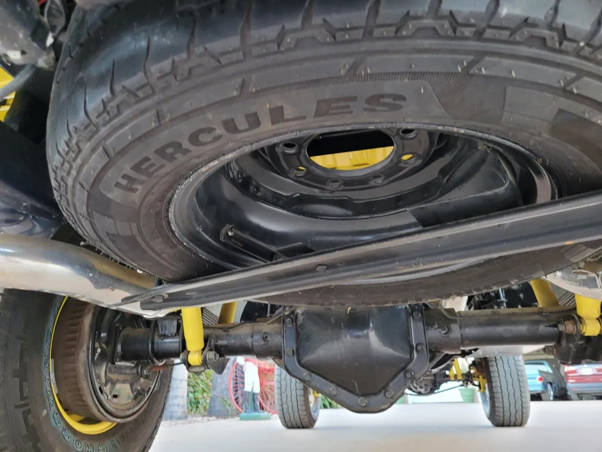 Chevrolet-Cheyenne-1976-Yellow-Brown-13