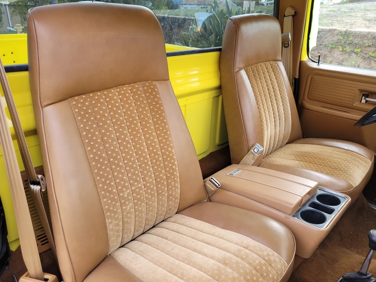 Chevrolet-Cheyenne-1976-Yellow-Brown-8