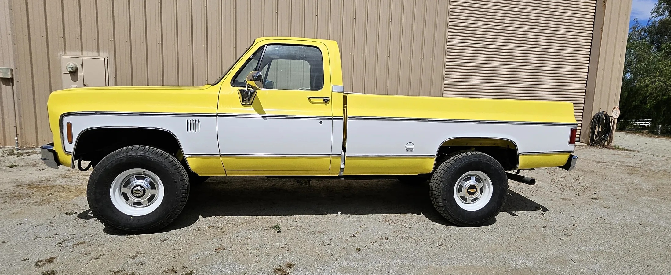 Chevrolet-Cheyenne-1976-Yellow-Brown