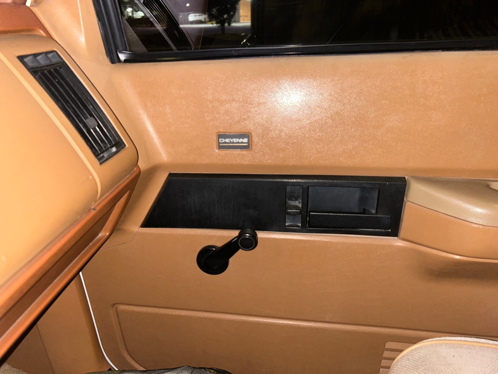 Chevrolet-Cheyenne-1989-Standard-Cab-Pickup-9