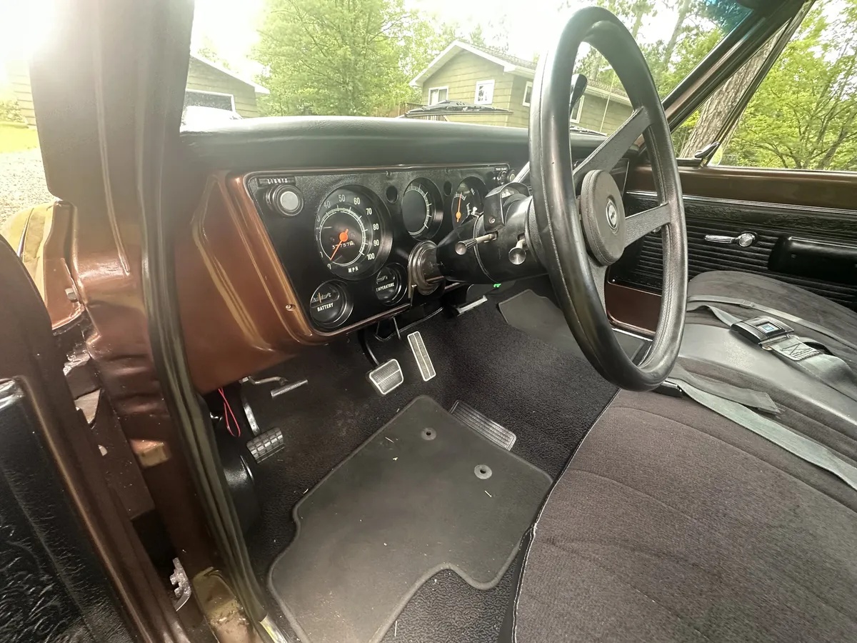 Chevrolet-Ck-1968-Metallic-Brown-Black-4