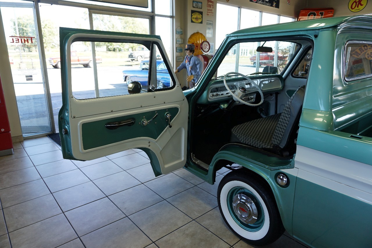 Chevrolet-Corvair-1961-Classic-Car-22