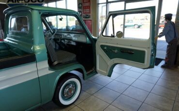 Chevrolet-Corvair-1961-Classic-Car-25