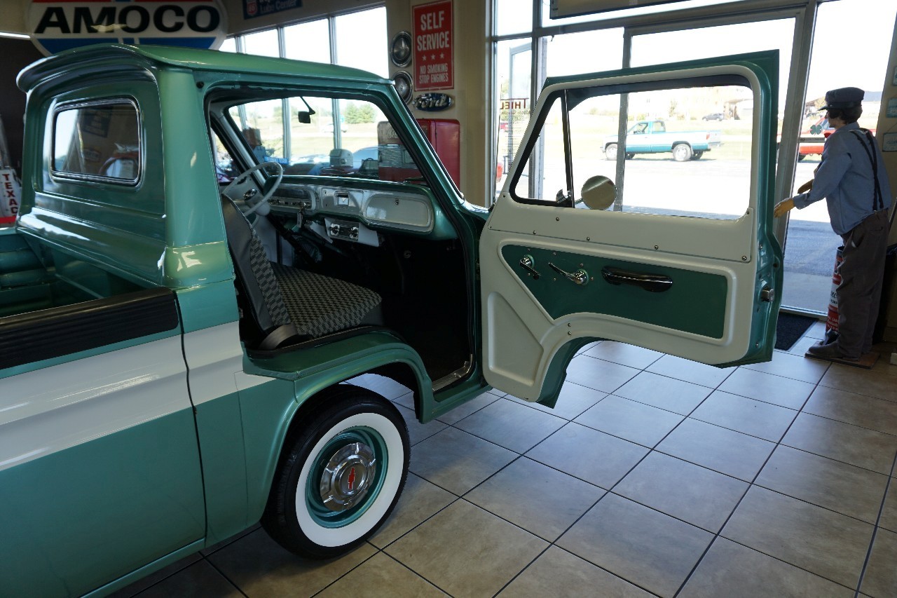 Chevrolet-Corvair-1961-Classic-Car-25