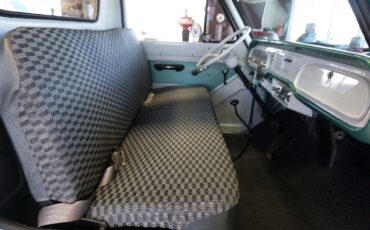 Chevrolet-Corvair-1961-Classic-Car-26