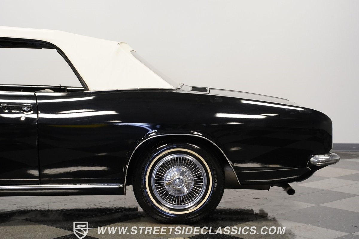 Chevrolet-Corvair-1966-Convertible-24