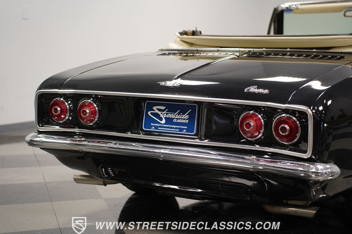 Chevrolet-Corvair-1966-Convertible-26
