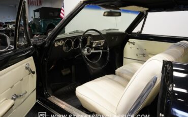 Chevrolet-Corvair-1966-Convertible-4